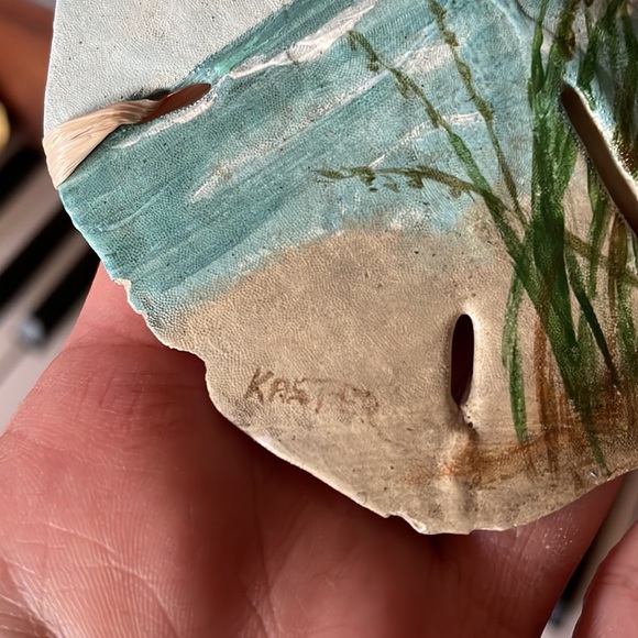 Hand painted sand dollar - Picture 10 of 13